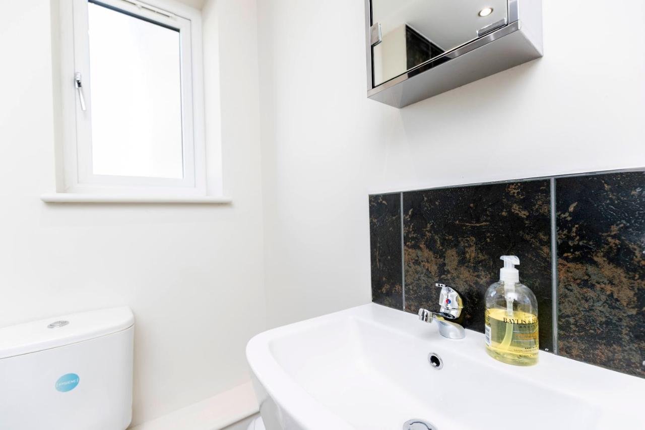 Avery House 1 - One Bedroom With Outdoor Terrace ดาร์ลิงตัน ภายนอก รูปภาพ